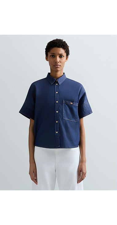 ブルーデニムシャツ